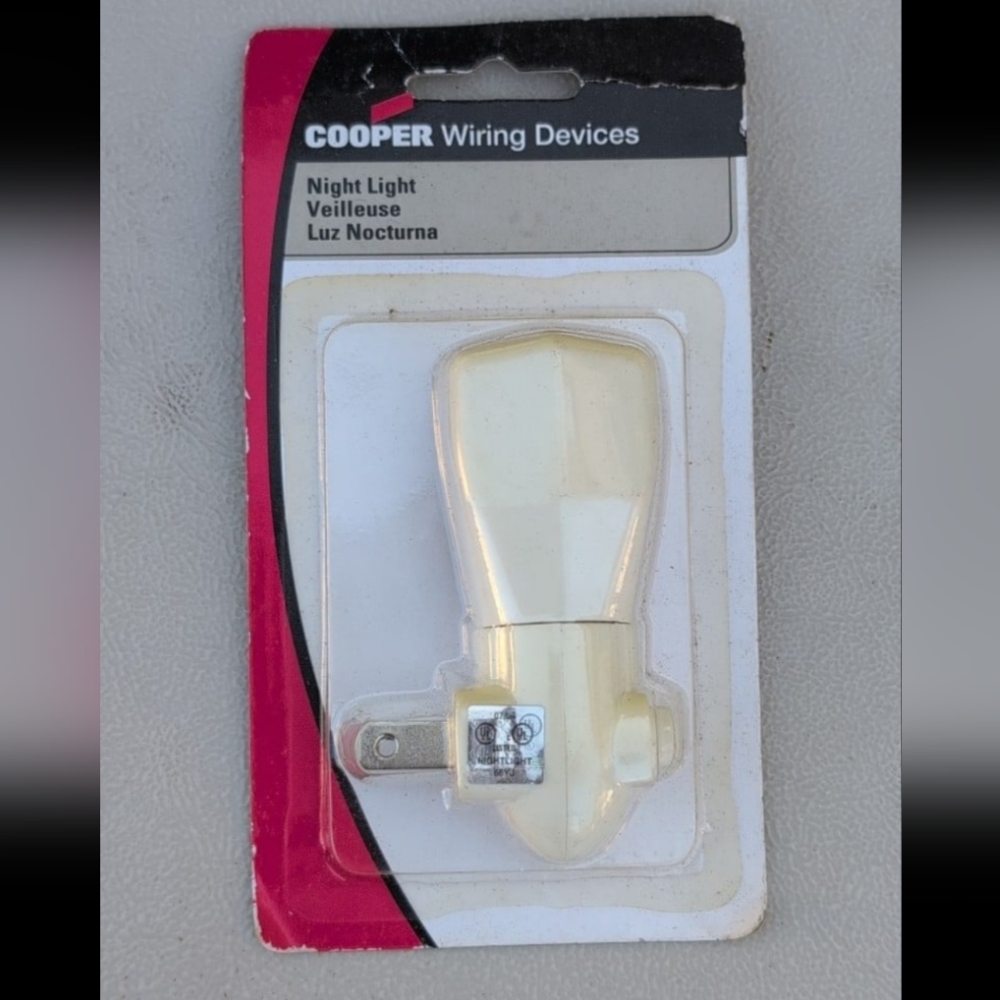 Cooper Wiring Devices Night Light